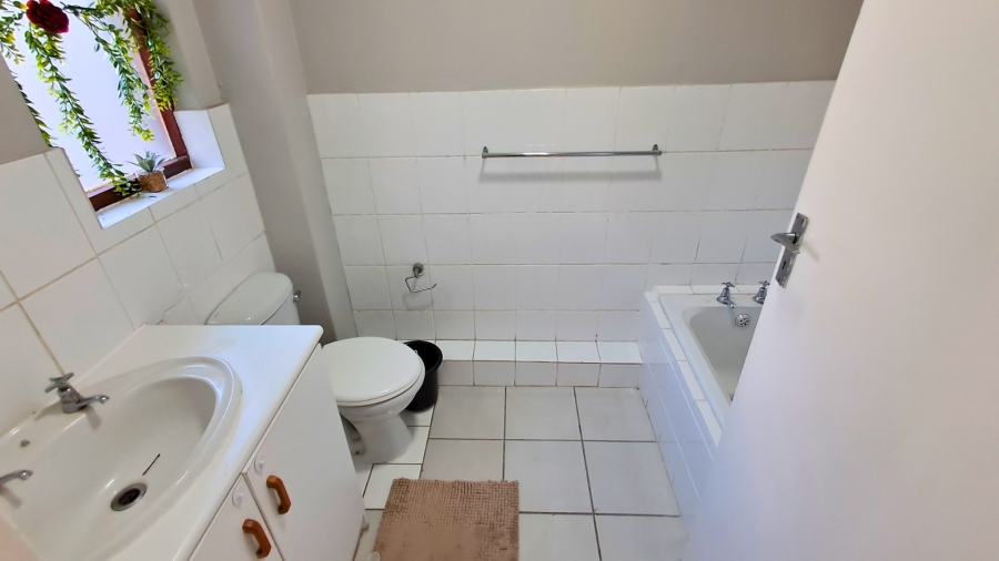 To Let 3 Bedroom Property for Rent in Fairfield Estate Western Cape